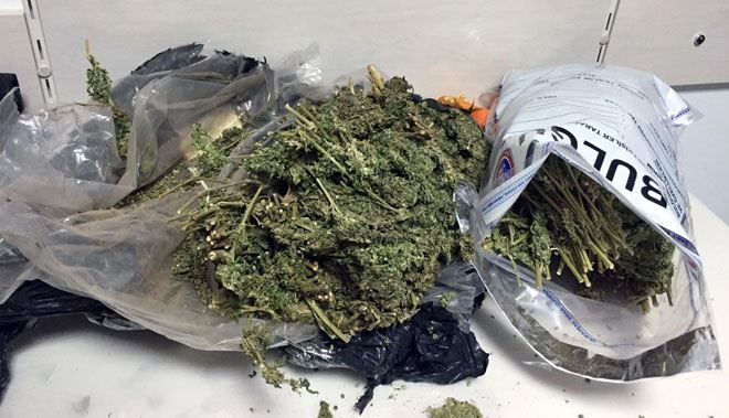 OTOBÜSTEKİ YOLCUNUN VALİZİNDEN