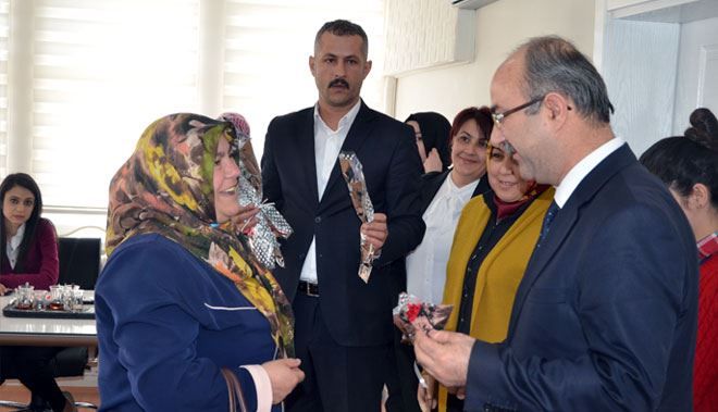 BAŞKAN GÜLCÜOĞLU´NDAN BAYAN BELEDİYE PERSONELİNE