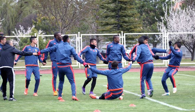 KAYSERİSPOR´DA SAKAT VE CEZALILAR CAN SIKIYOR