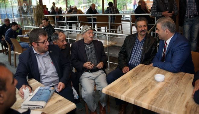 ÇINARALTI´NDA BAŞKAN´LA MUHABBET