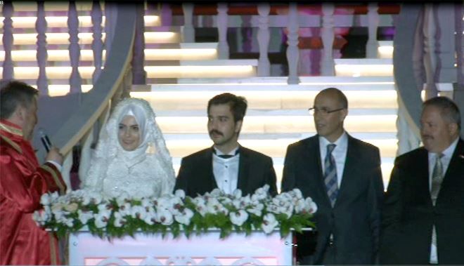 ÖZDEMİR VE BAKTIR AİLELERİNİ MUTLU GÜNÜ