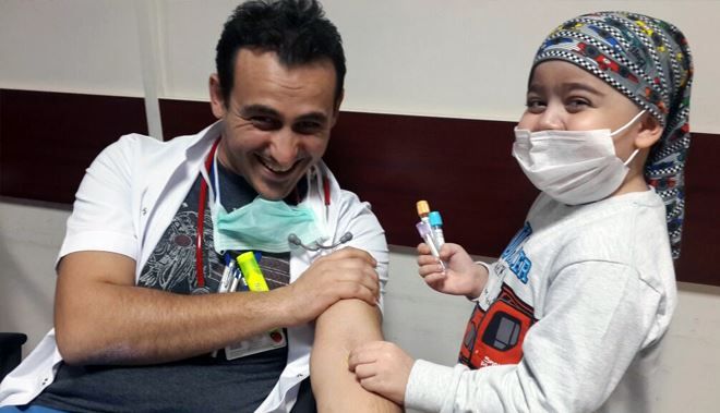 LÖSEMİ HASTASI 7 YAŞINDAKİ EREN,