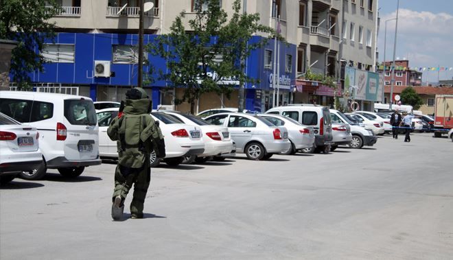 ŞÜPHELİ POŞET POLİS EKİPLERİNİ ALARMA GEÇİRDİ