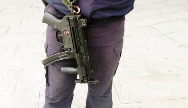 ADLİYE´DE SİLAHLI NÖBET