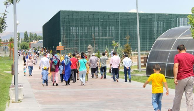 HARİKALAR DİYARI´NDA