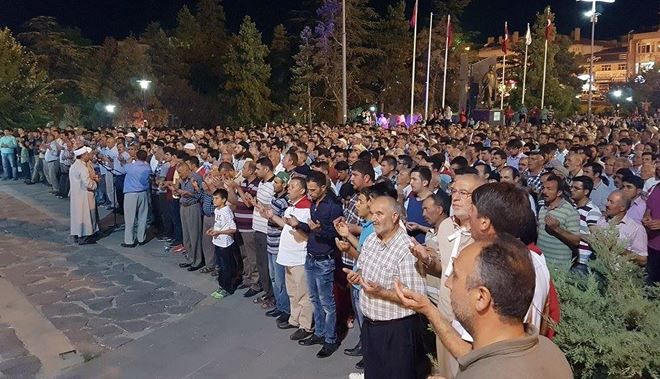 DEVELİ´DE ŞEHİTLER İÇİN