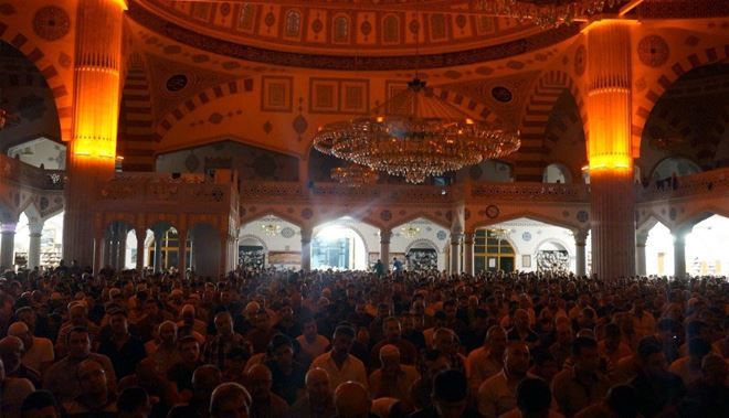 KADİR GECESİ´NDE ELLER