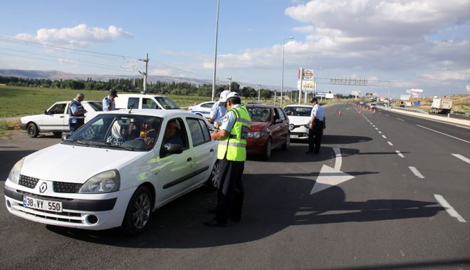 BAYRAMA 1 GÜN KALA TRAFİK DENETİMLERİ ARTTI
