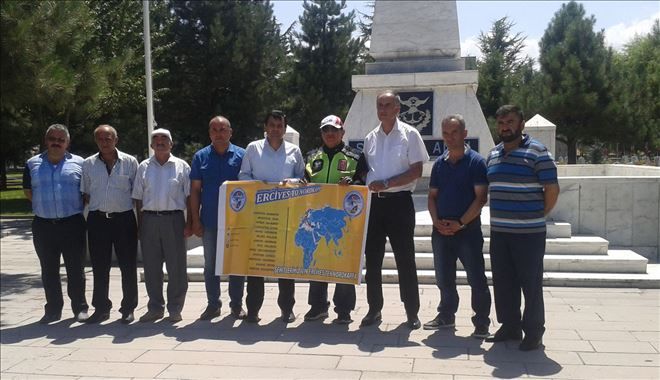 MOTOSİKLETİ   İLE  34 GÜNDE 27 ÜLKEYE GİDİP