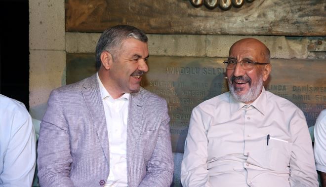 DEMOKRASİ NÖBETİ KESİNTİSİZ SÜRÜYOR