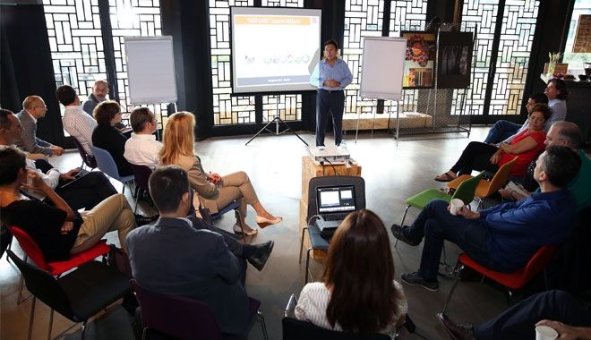 AGÜ´DEN, TOPLUMA HİZMET ODAKLI