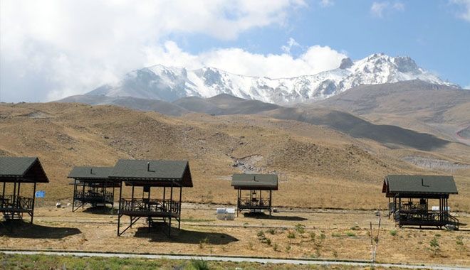 ERCİYES DAĞI GELİNLİĞİNİ GİYDİ