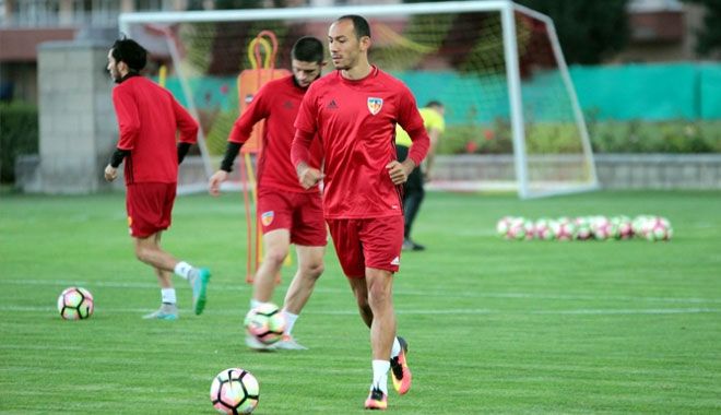 UMUT BULUT YENİ TAKIMIYLA ANTRENMANA KATILDI