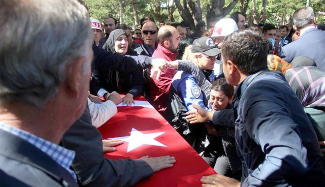 ŞEHİDİN 1 AYLIK NİŞANLISINDAN YÜREK YAKAN VEDA