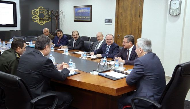 VALİ KAMÇI BAŞKANLIĞINDA ÜNİVERSİTELERİN GÜVENLİĞİNE YÖNELİK 