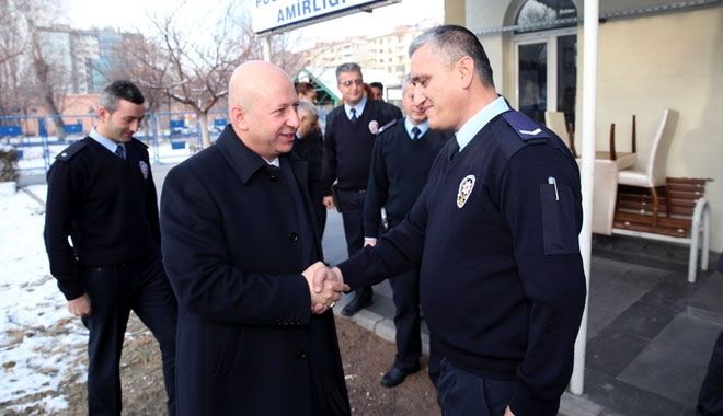 BAŞKAN ÇOLAKBAYRAKDAR SABAH ÇAYINI POLİSLERLE BİRLİKTE İÇTİ