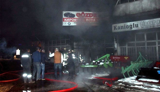 YENİ SANAYİ´DE ÇIKAN YANGIN MADDİ HASARA NEDEN OLDU