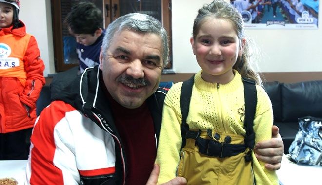 BAŞKAN ÇELİK KAYAK OKULU´NDA