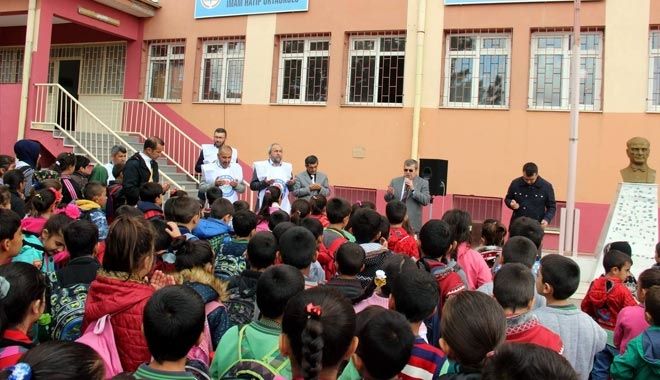 EĞİTİM BİR-SEN´DEN ÖĞRENCİLERE BİN KİŞİLİK AŞURE İKRAMI 