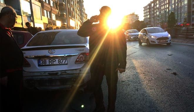 GÖRÜNMEZ KAZADA SÜRÜCÜ ÖLÜMDEN DÖNDÜ