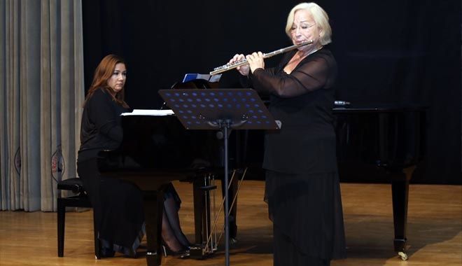 FLÜT VE PİYANO SANATÇILARI AYLA CAYMAZ İLE TALİA ÖZLEM BALTACILAR,