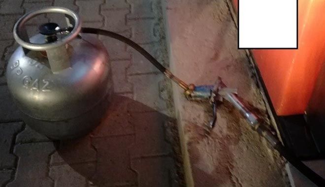 KAYSERİ´DE AKARYAKIT İSTASYONUNDAKİ LPG DÜZENEĞİ GÖRENLERİ ŞAŞIRTTI