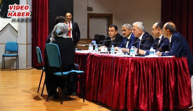 VALİ SÜLEYMAN KAMÇI VATANDAŞLARIN SORUNLARINI DİNLEDİ.