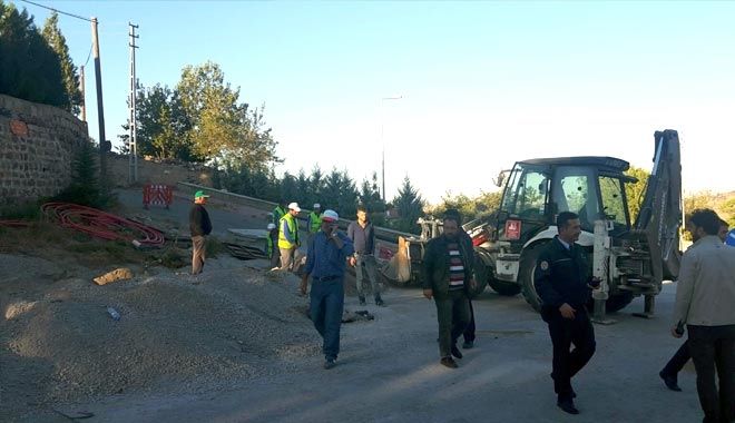 ÇÖKEN İSTİNAT DUVARININ ALTINDA KALAN İŞÇİ YARALANDI 