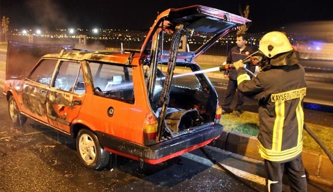 YANAN ARACINI BIRAKIP KAÇTI