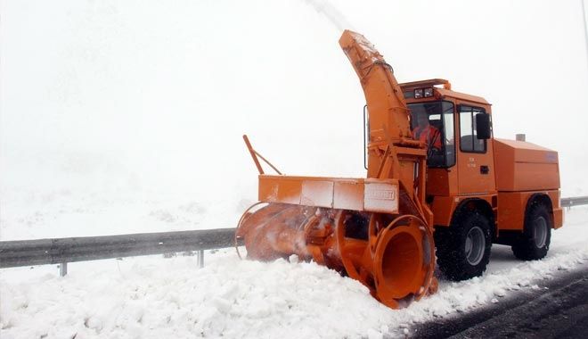 ERCİYES´TE KAR ETKİLİ OLUYOR