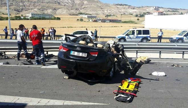 4 ÜNİVERSİTELİ GENCİN ÖLDÜĞÜ KAZADA