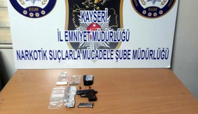 POLİSTEN KAÇAN UYUŞTURUCU ZANLISI