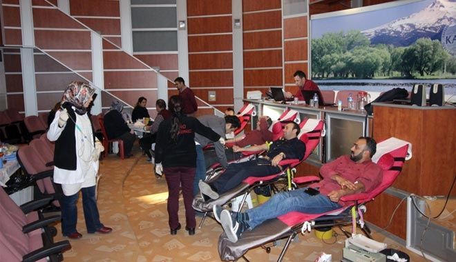 KASKİ KAN BAĞIŞINDA BULUNDU