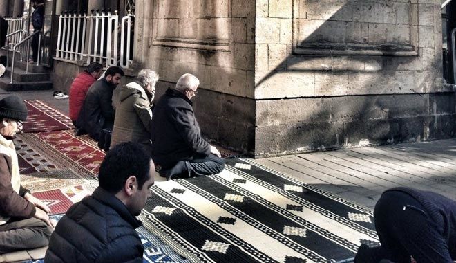 HUTBEDE ?KARA CUMA´ TEPKİSİ