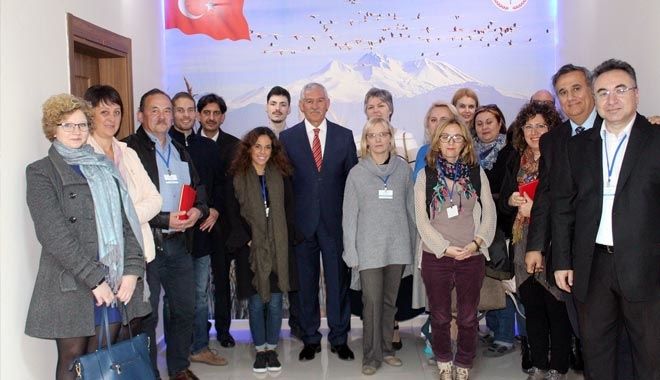 AVRUPALI ÖĞRETMENLER