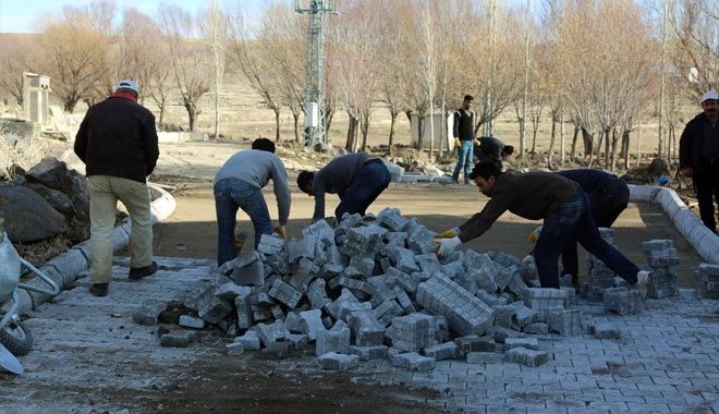 KÖYLERDE YOL VE PARKE ÇALIŞMALARI