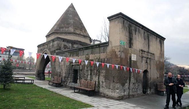 4 AYAK TÜRBESİ VE ÇEVRESİ