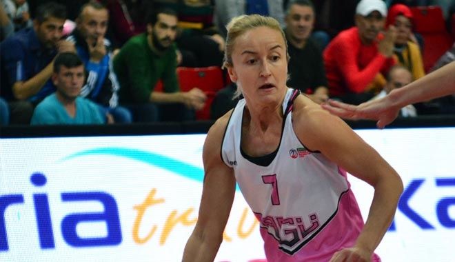 AGÜ SPOR LİGDE HIZ KESMEDİ