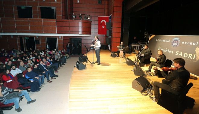 İBRAHİM SADRİ İLE ŞİİR GECESİ