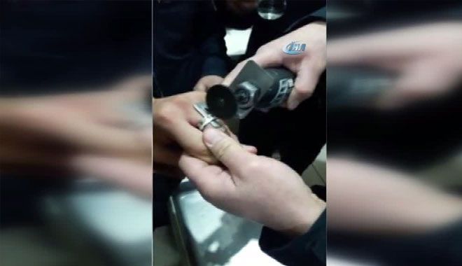 İTFAİYEDEN PARMAK KURTARMA OPERASYONU