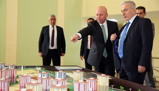 ÇOLAKBAYRAKDAR VALI KAMÇI´YA PROJELERİNİ ANLATTI