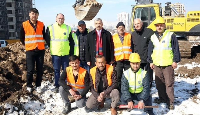 BAŞKAN ÇELİK GÜLTEPE BULVARI´NDA