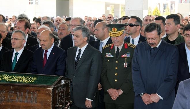 TOBB BAŞKANI HİSARCIKLIOĞLU´NUN ANNESİ SON YOLCULUĞUNA UĞURLANDI