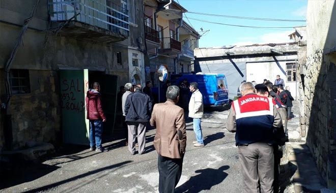 KAYSERİ´DE İKİ KATLI EVDE GÖÇÜK