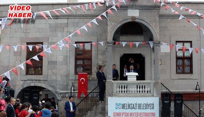 ?DEDELERİ BU OKULDAN MEZUN OLDU ŞİMDİ TORUNLARINA?