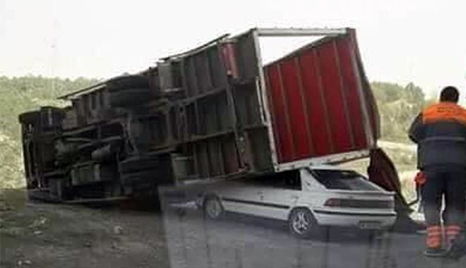 ŞİDDETLİ RÜZGAR KAMYON DEVİRDİ