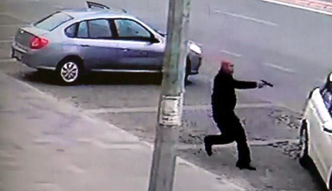 SOKAK ORTASINDA KURŞUN YAĞDIRDI