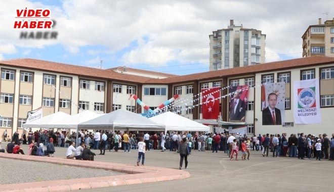 MELİKGAZİ´DEN EĞİTİME DESTEK