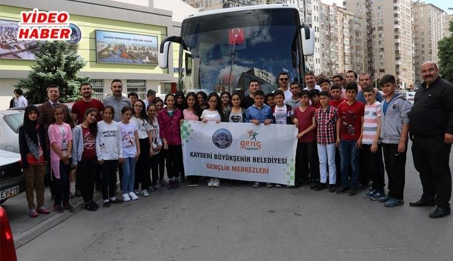 ÇELİK´TEN ÖĞRENCİLERE ÇANAKKALE ARMAĞANI