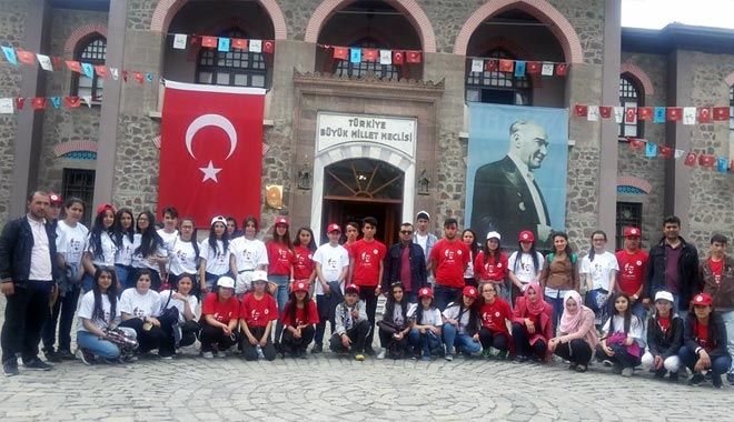 BAŞKAN EROĞLU´NDAN ANITKABİR ARMAĞANI